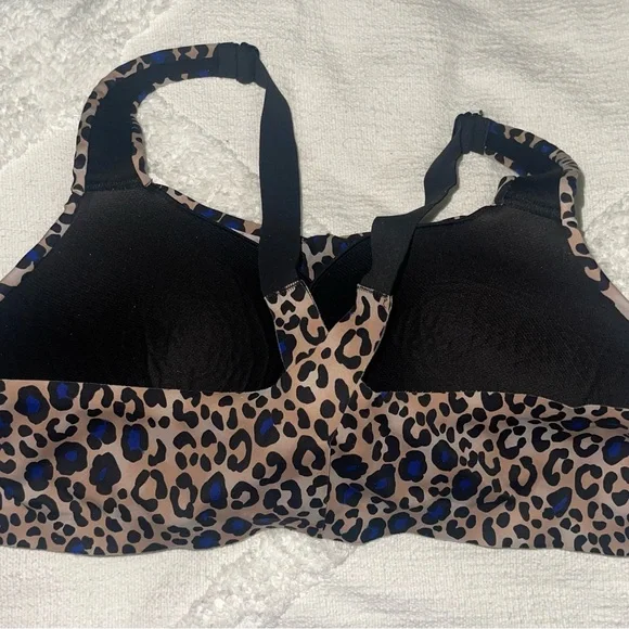 Victoria Secret Knockout Front-Close Sport Bra Leopard Print 34DD - Picture 2 of 3